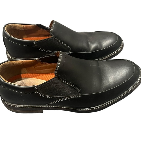 Clarks Black Leather Loafers with Polished Finish - Picture 1 of 6